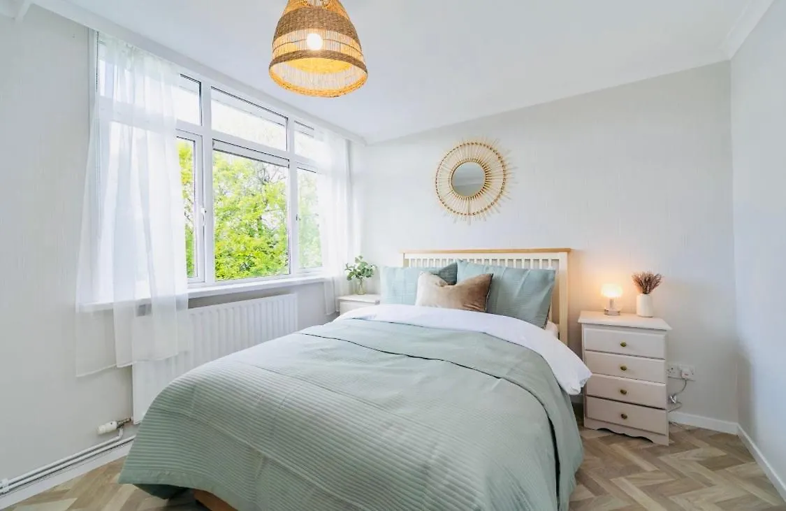 Sleek 2 Bedroom Apartment Belfast