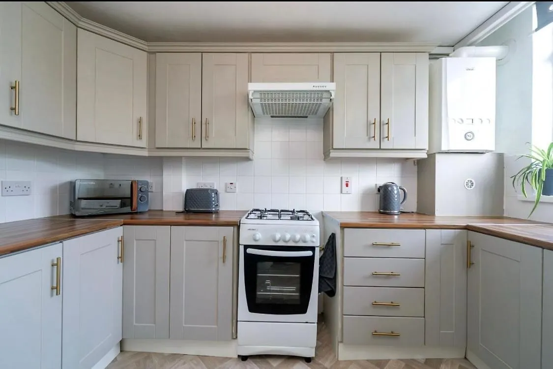 Sleek 2 Bedroom Apartment Belfast