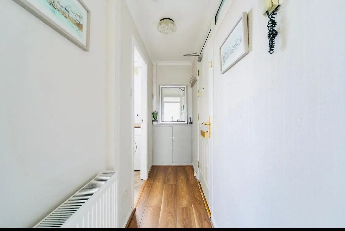 Sleek 2 Bedroom Apartment Belfast